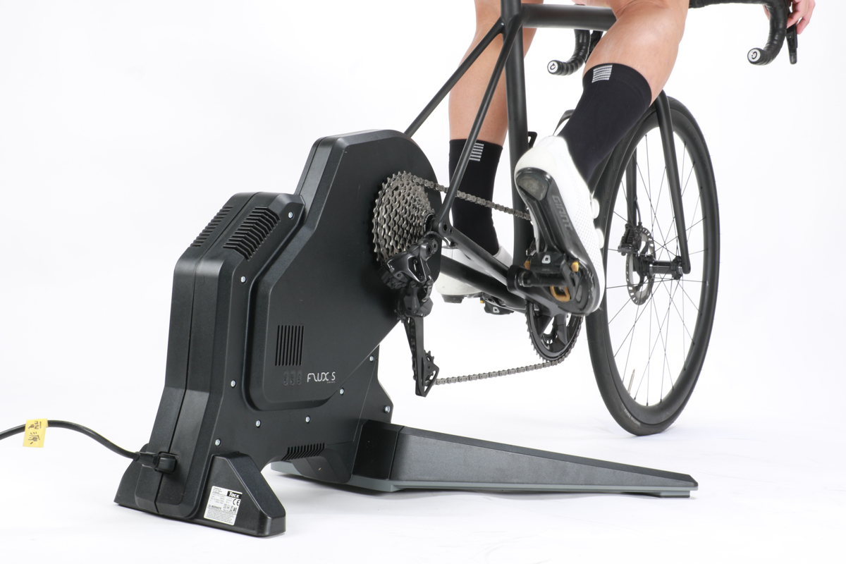 TACX FLUX S トレーナー 自転車 タックスのエントリーグレードスマートローラー、FLUX S Smartをテスト